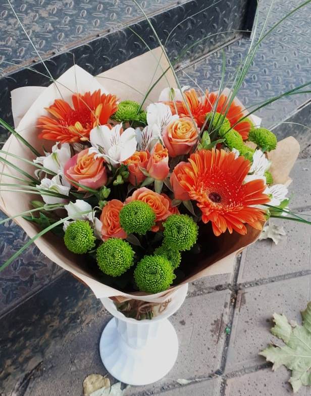 Букет цветов из: Герберы, Хризантемы, Альстромерии и Розы в Таежный Красноярского края