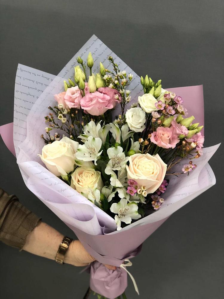 Букет цветов из: Альстромерии, Розы и Лизиантусы в Таежный Красноярского края