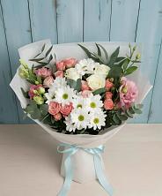 Букет цветов из:  Розы, Лизиантусы и Хризантемы в Таежный Красноярского края