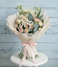 Букет цветов из:  Розы и Лизиантусы в Таежный Красноярского края