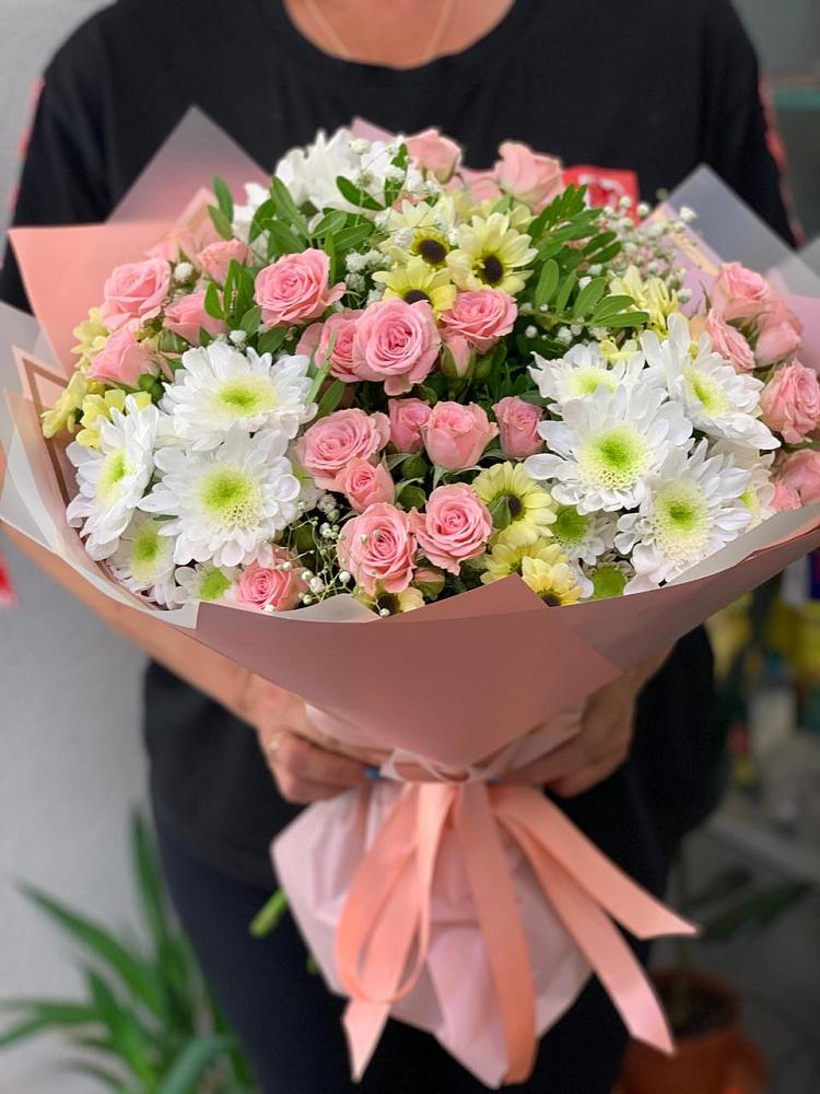 Букет цветов из: Розы и Хризантемы в Таежный Красноярского края