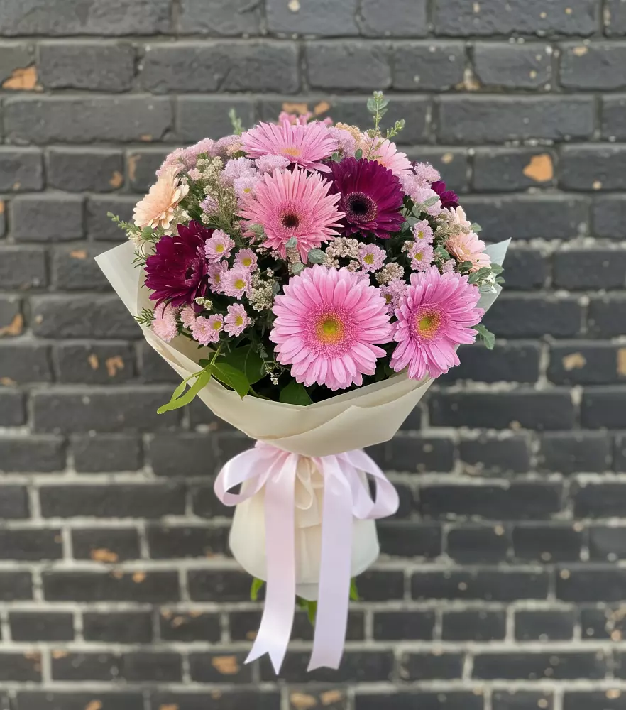 Букет цветов из: Герберы и Хризантемы в Таежный Красноярского края