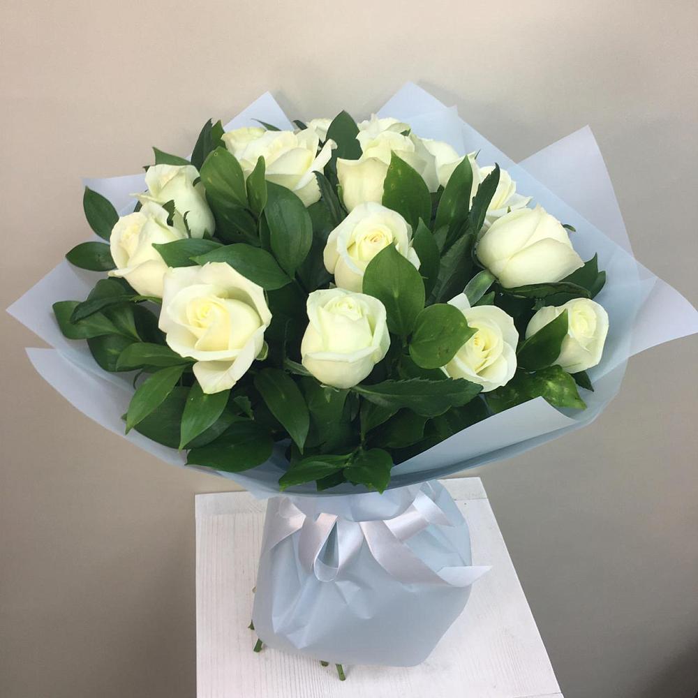 Букет 15 Белых роз Проуд в Таежный Красноярского края