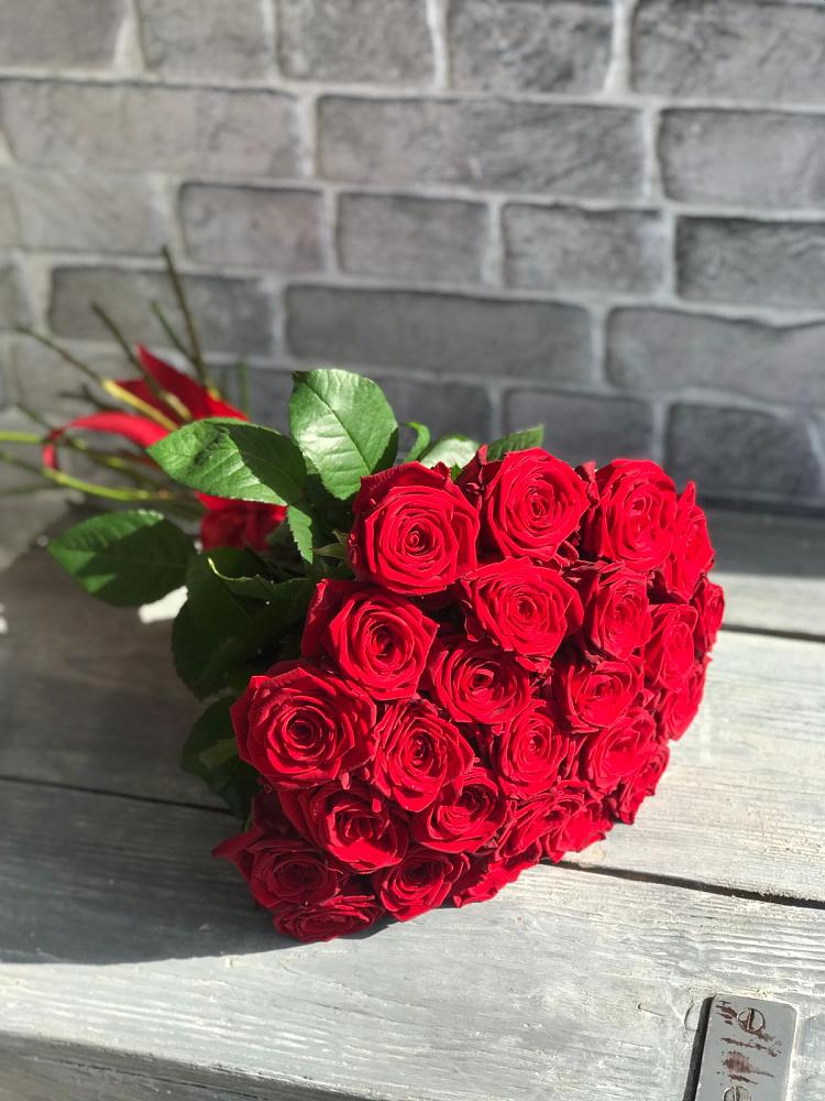 Букет Красные розы Фридом в Таежный Красноярского края