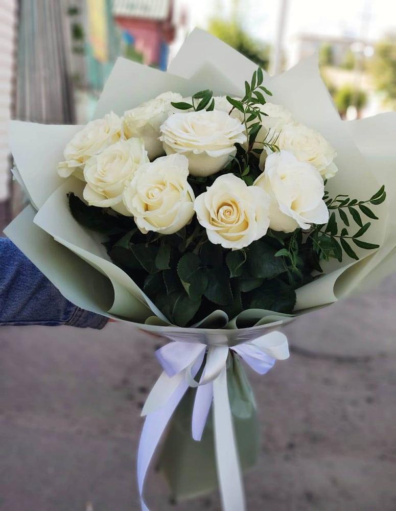 Букет Белые розы Проуд в Таежный Красноярского края
