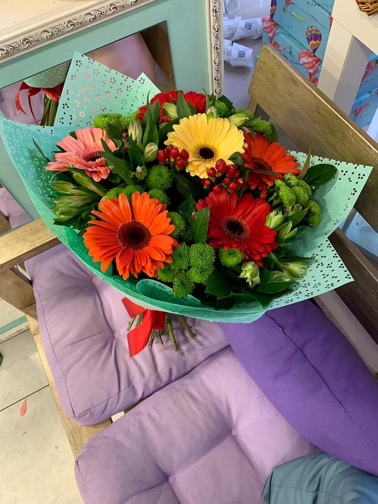 Букет цветов из: Герберы, Хризантемы и Альстромерии в Таежный Красноярского края