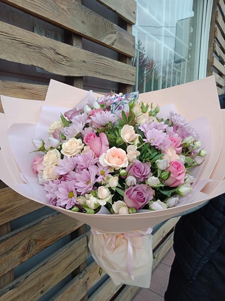 Букет цветов из: Розы и Хризантемы в Таежный Красноярского края