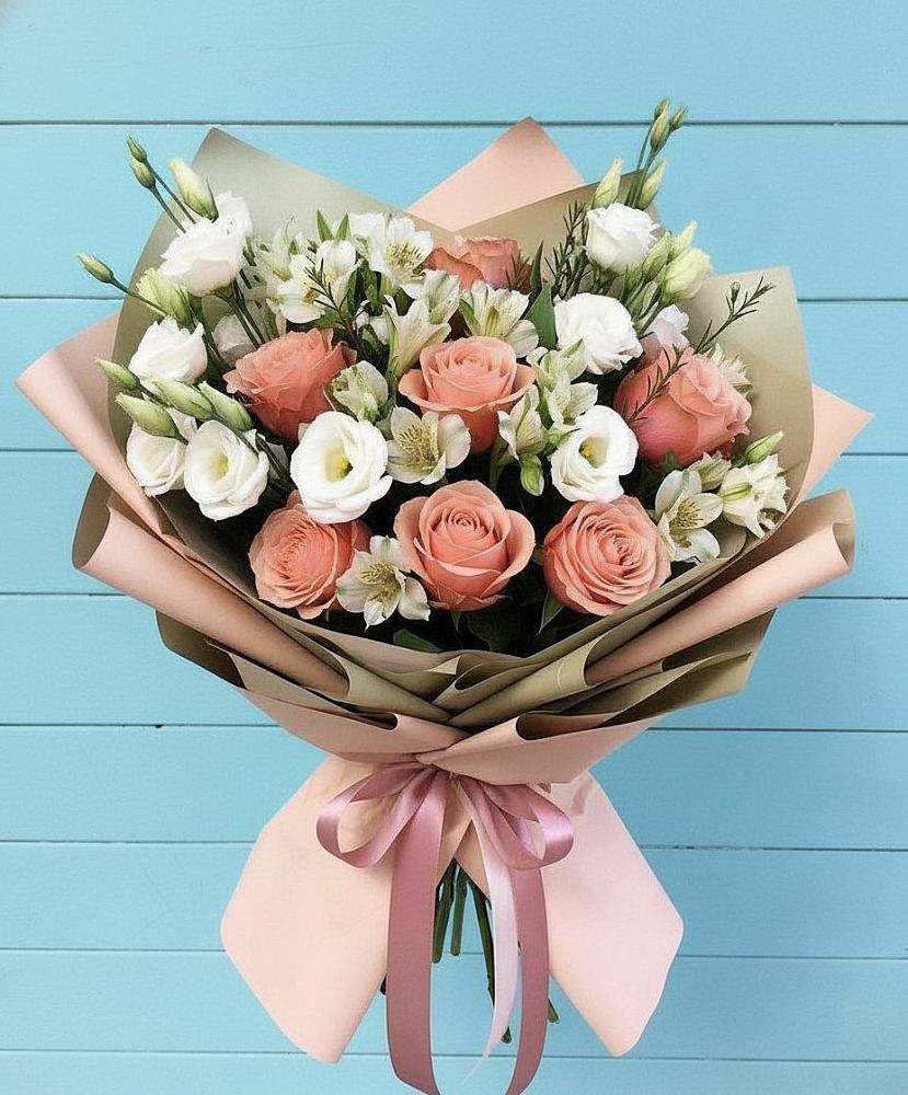 Букет цветов из: Розы, Альстромерии и Лизиантусы в Таежный Красноярского края