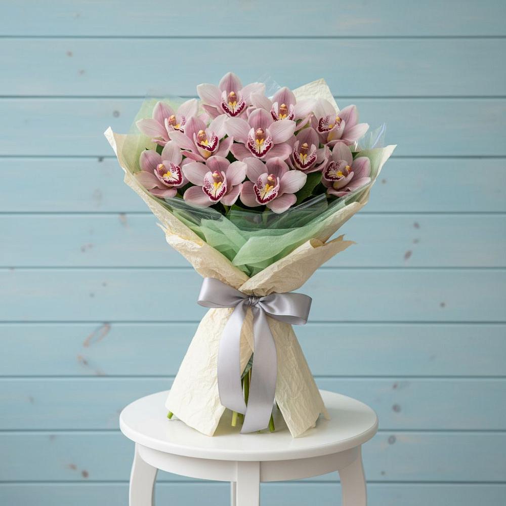 Букет цветов из: Орхидеи и Розы в Таежный Красноярского края