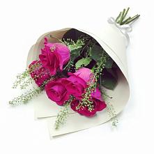 Букет цветов из:  Розы в Таежный Красноярского края
