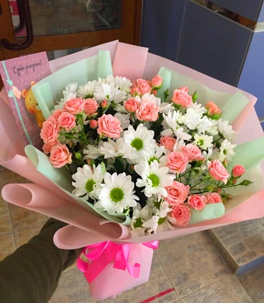 Букет цветов из: Розы и Хризантемы в Таежный Красноярского края