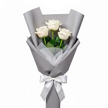 Букет 3 белые розы в Таежный Красноярского края