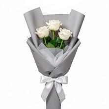 Букет 3 белые розы в Таежный Красноярского края