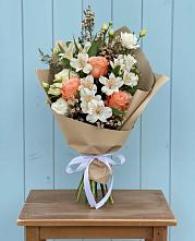 Букет цветов из:  Альстромерии, Лизиантусы, Розы и Хризантемы #REPLACE_PRED# Таежный Красноярского края