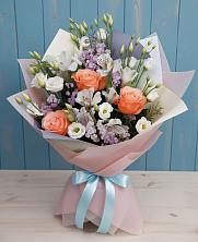 Букет цветов из:  Лизиантусы, Розы, Альстромерии и Гипсофила в Таежный Красноярского края