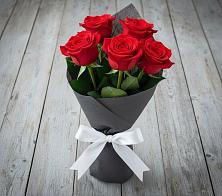 Букет 5 Красных роз Эдлесс Лав в Таежный Красноярского края