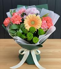 Букет цветов из:  Гвоздики, Розы, Герберы и Хризантемы в Таежный Красноярского края