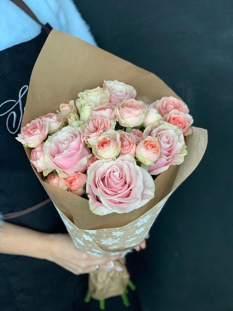 Букет цветов из: Хризантемы и Розы в Таежный Красноярского края