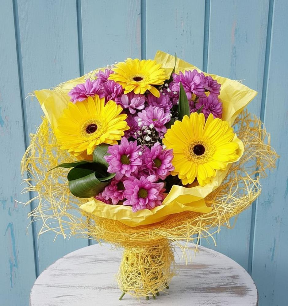 Букет цветов из: Хризантемы и Герберы в Таежный Красноярского края