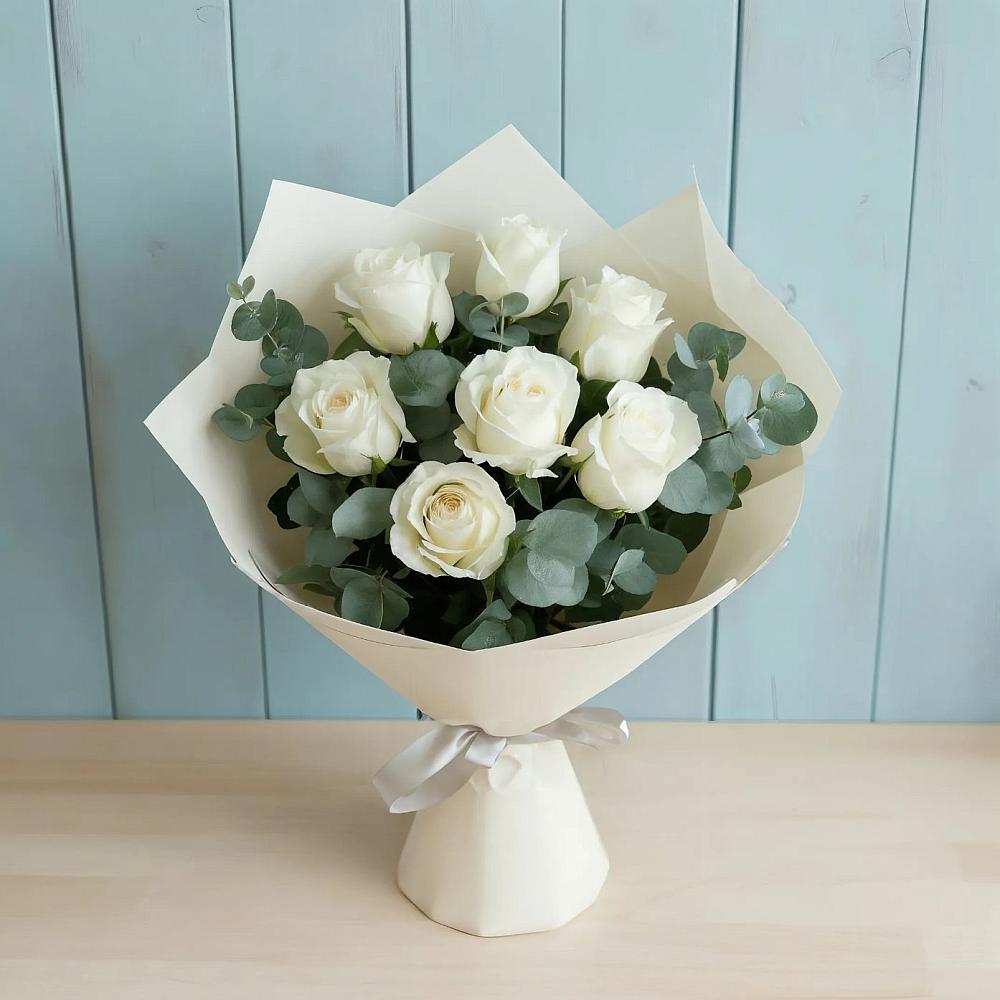 Букет Белые розы в Эвкалипте в Таежный Красноярского края