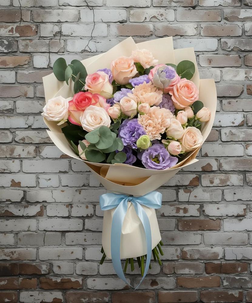 Букет цветов из: Розы, Лизиантусы и Гвоздики в Таежный Красноярского края