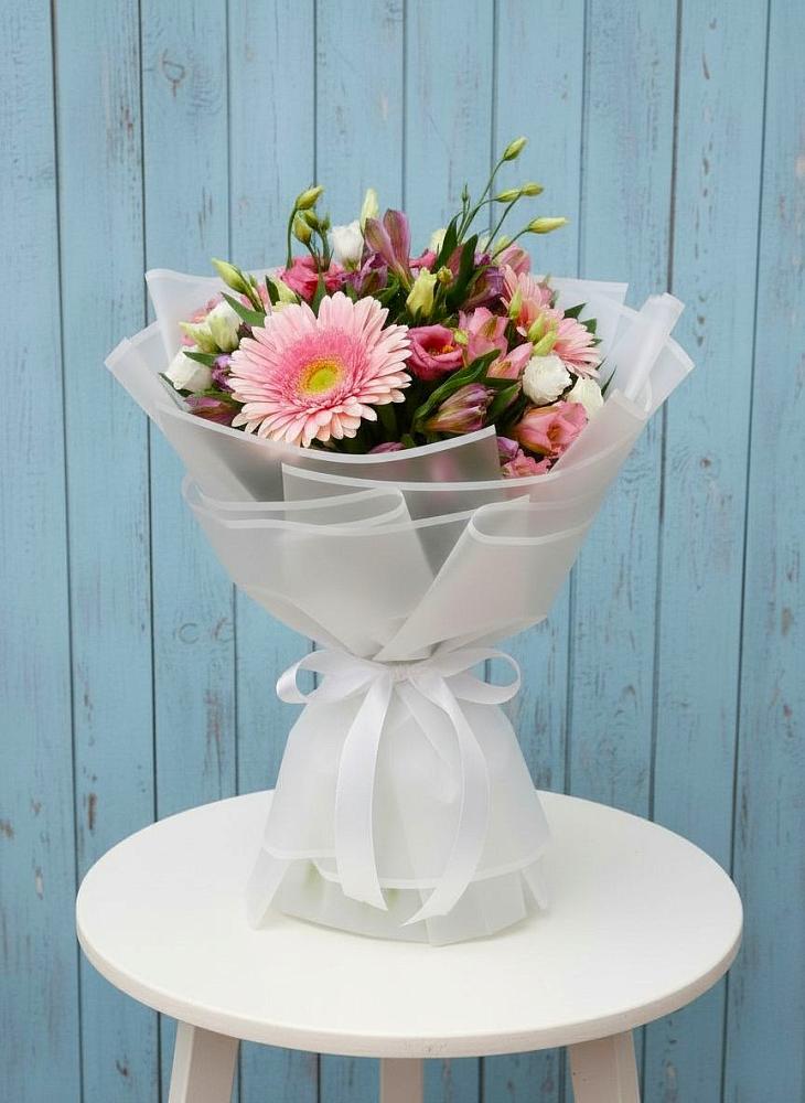 Букет цветов из: Герберы, Альстромерии и Лизиантусы в Таежный Красноярского края