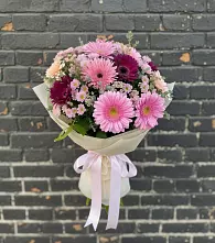 Букет цветов из:  Герберы и Хризантемы в Таежный Красноярского края