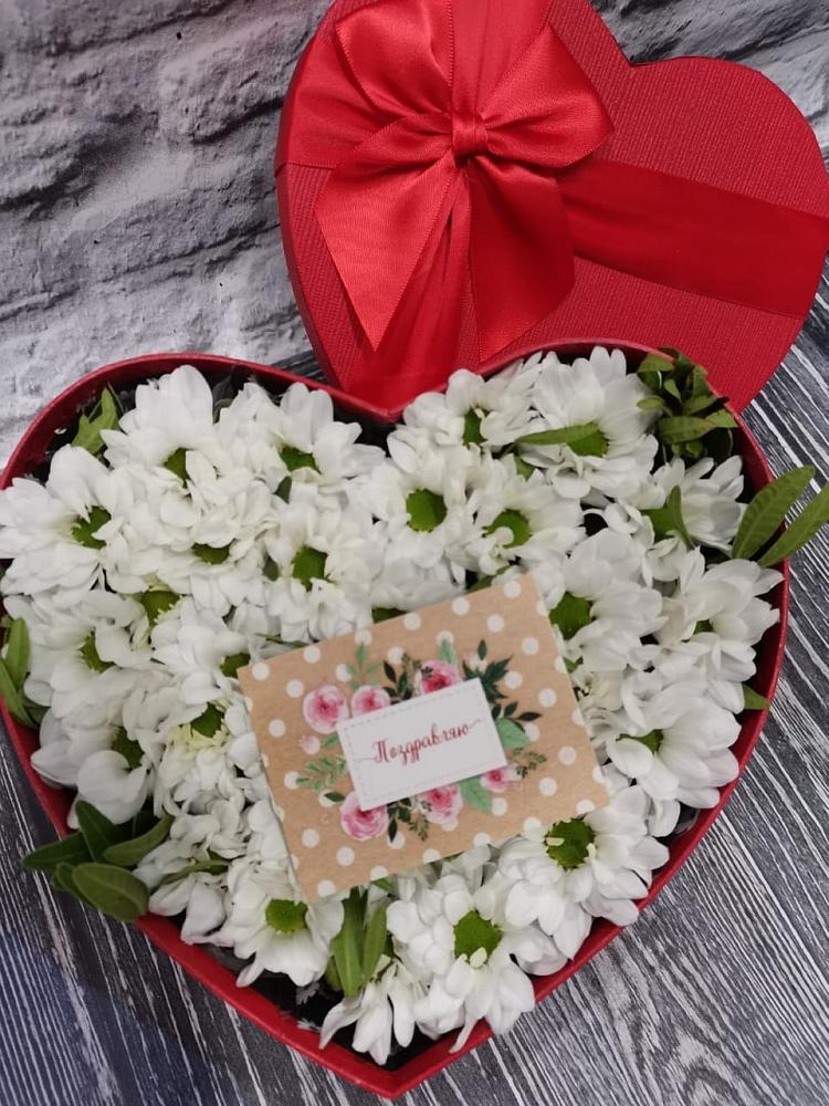 Цветочная композиция из Хризантемы в виде сердца в Таежный Красноярского края