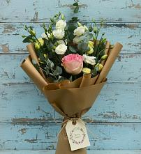Букет цветов из:  Розы и Лизиантусы в Таежный Красноярского края
