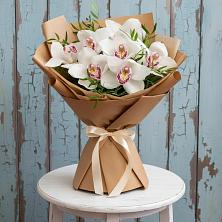 Букет цветов из:  Орхидеи и Розы в Таежный Красноярского края