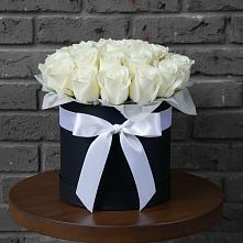 Цветочная композиция из Розы в шляпной коробке в Таежный Красноярского края